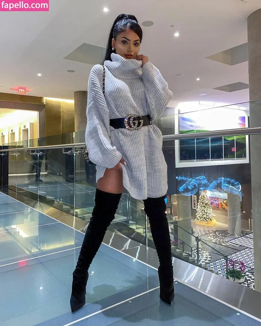 Aneeqa Farid Onlyfans Photo Gallery 