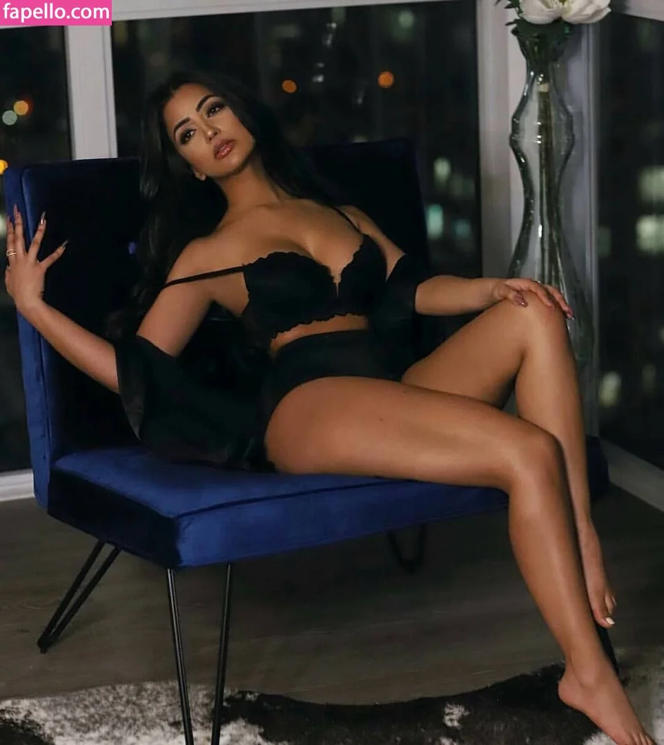 Aneeqa Farid Onlyfans Photo Gallery 