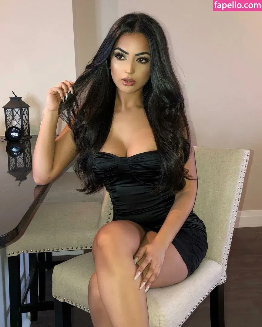 Aneeqa Farid Onlyfans Photo Gallery 