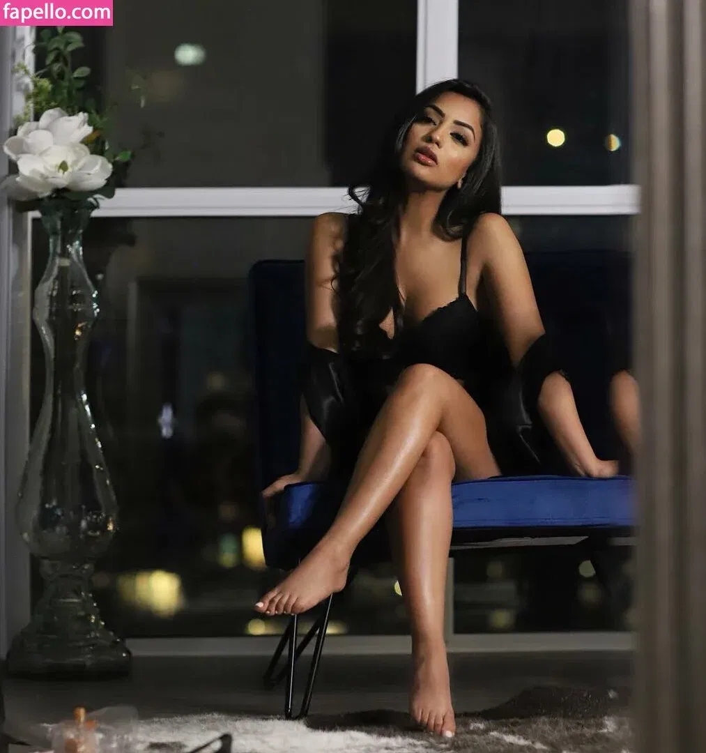 Aneeqa Farid Onlyfans Photo Gallery 