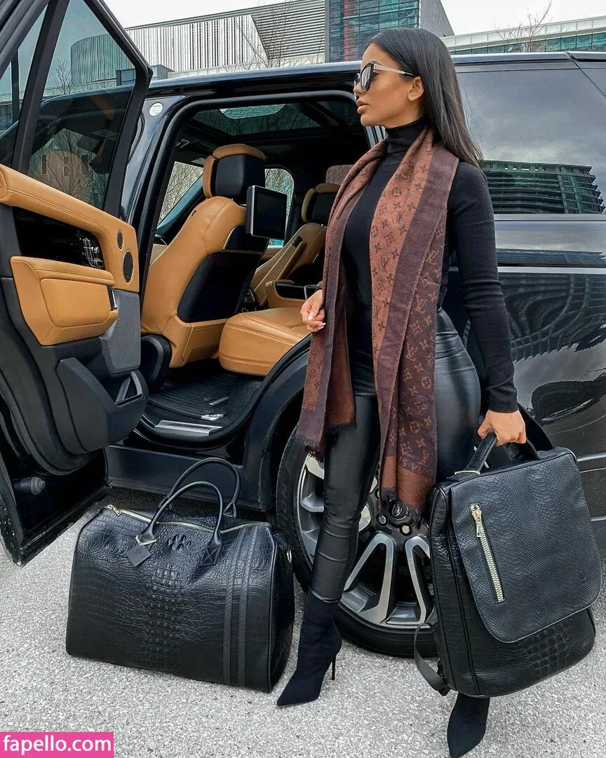 Aneeqa Farid Onlyfans Photo Gallery 