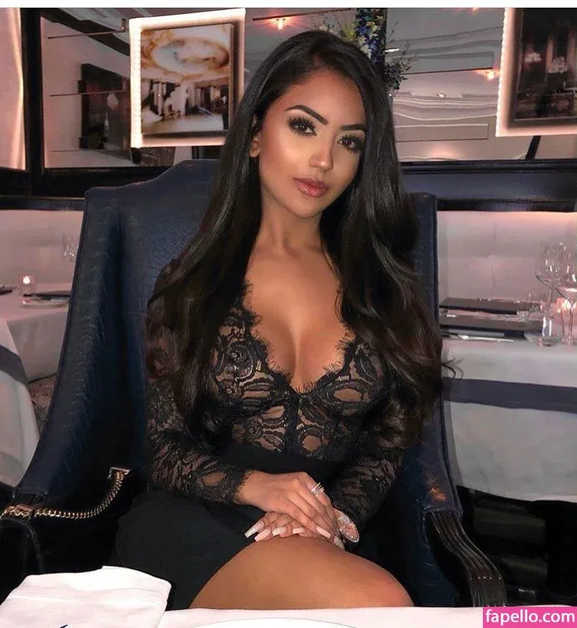 Aneeqa Farid Onlyfans Photo Gallery 