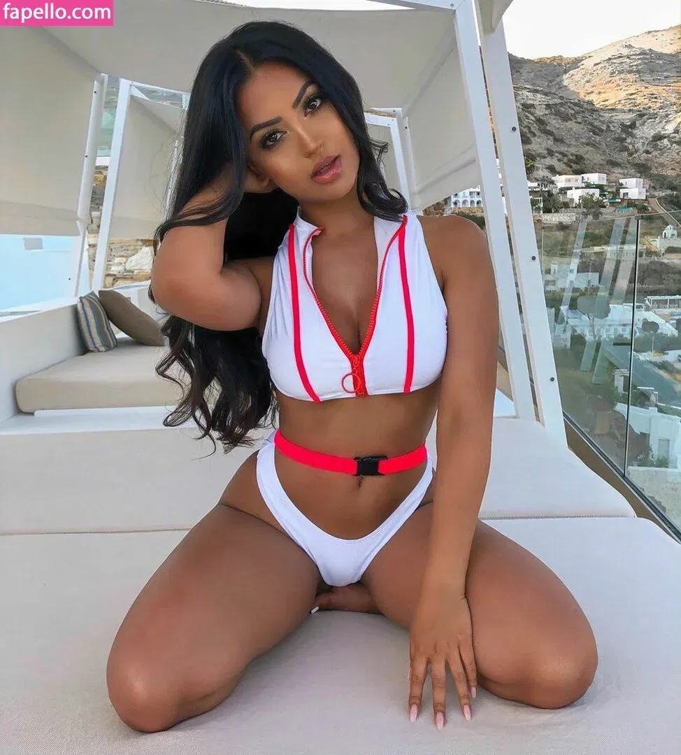 Aneeqa Farid Onlyfans Photo Gallery 