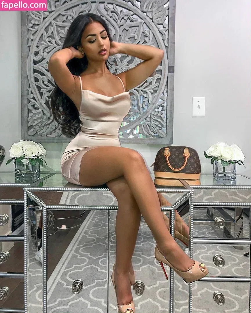 Aneeqa Farid Onlyfans Photo Gallery 