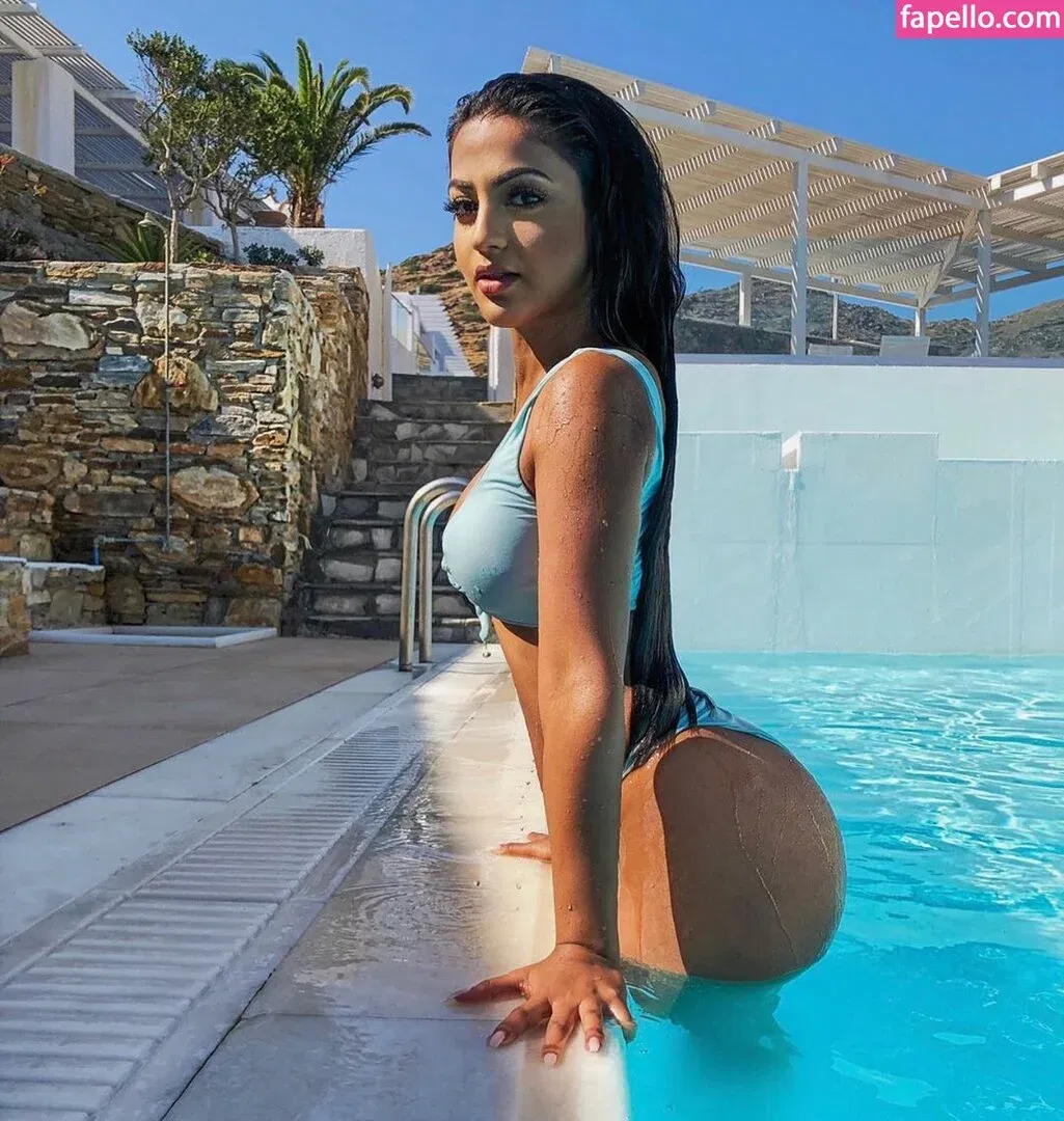 Aneeqa Farid Onlyfans Photo Gallery 