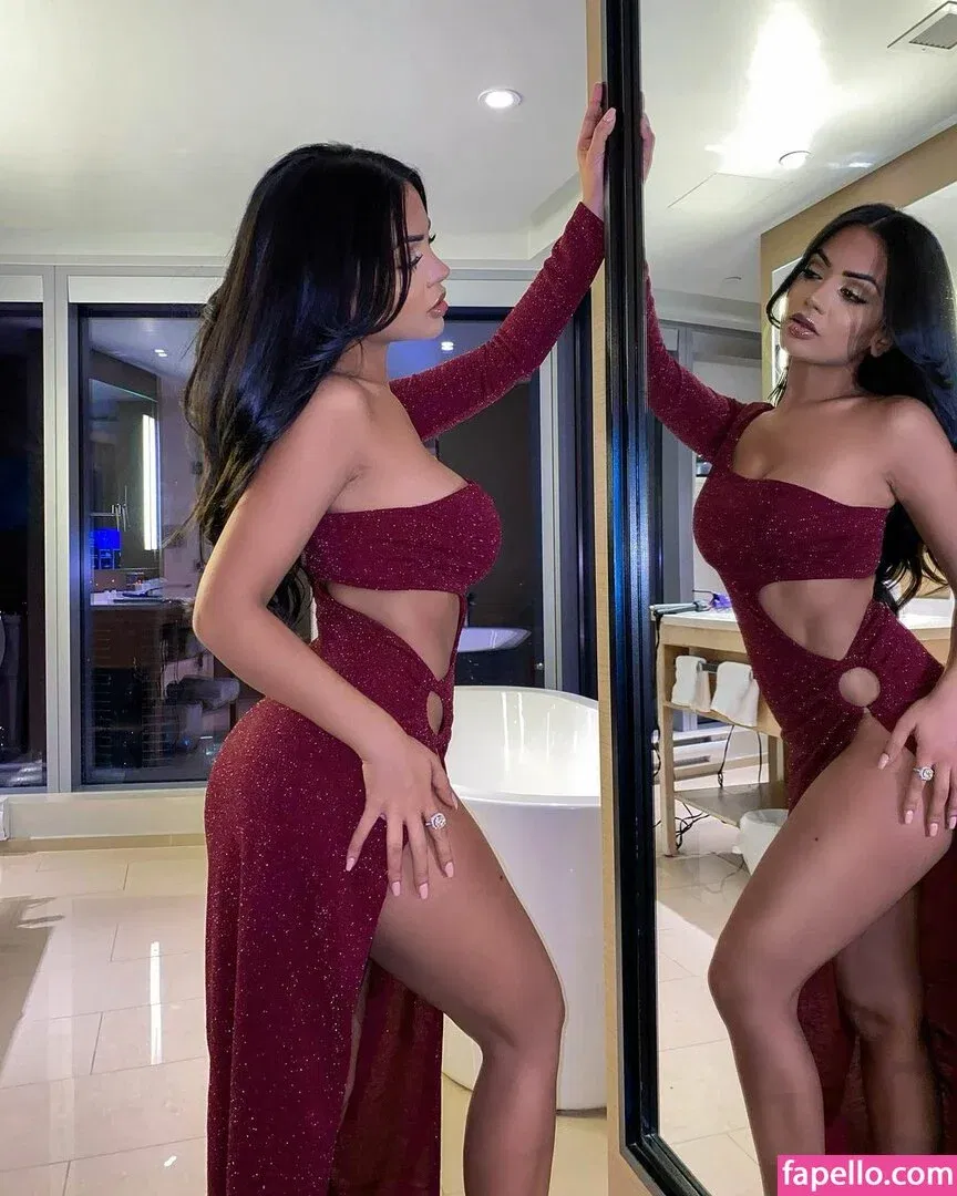 Aneeqa Farid Onlyfans Photo Gallery 