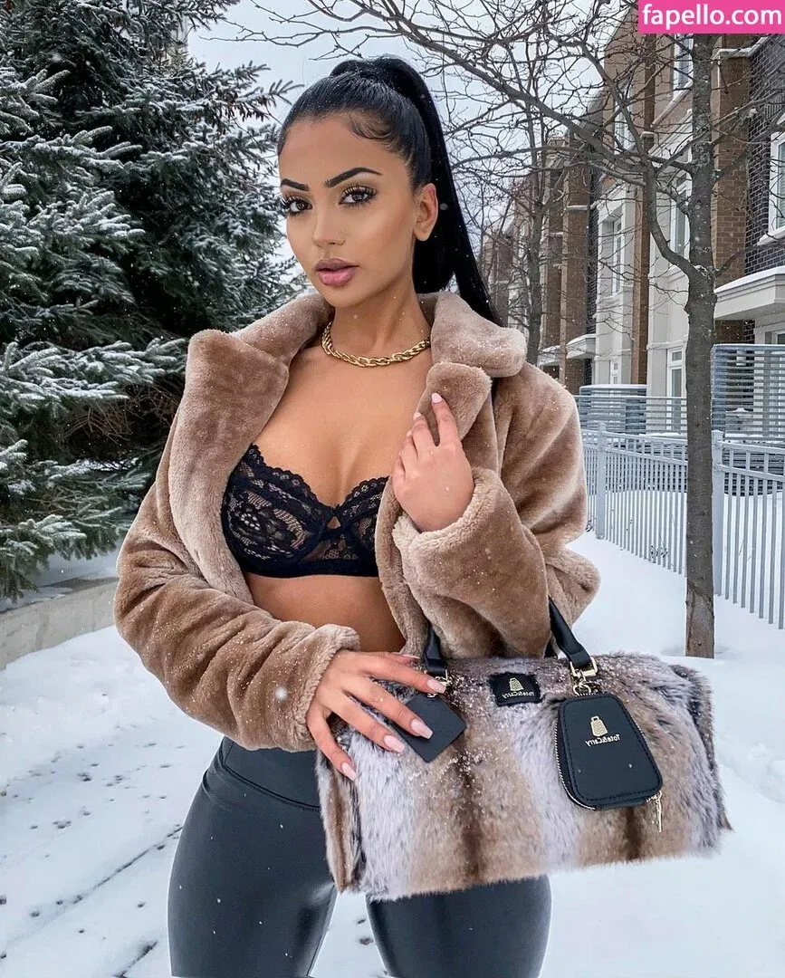 Aneeqa Farid Onlyfans Photo Gallery 