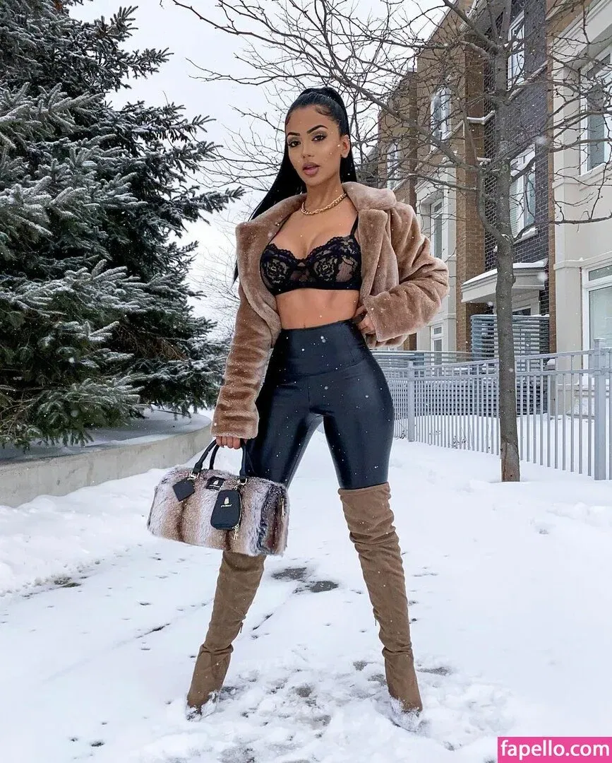 Aneeqa Farid Onlyfans Photo Gallery 