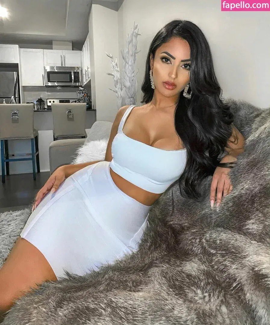 Aneeqa Farid Onlyfans Photo Gallery 