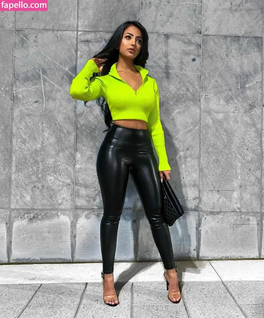 Aneeqa Farid Onlyfans Photo Gallery 