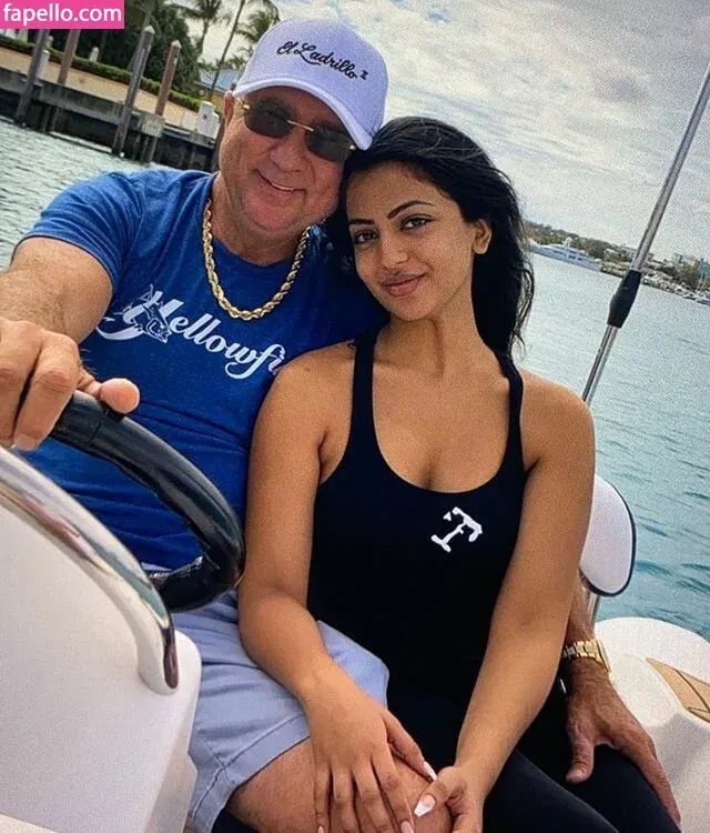 Aneeqa Farid Onlyfans Photo Gallery 