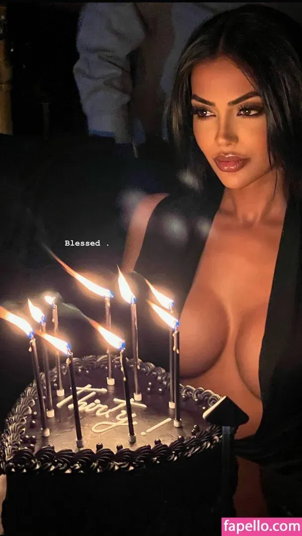 Aneeqa Farid Onlyfans Photo Gallery 