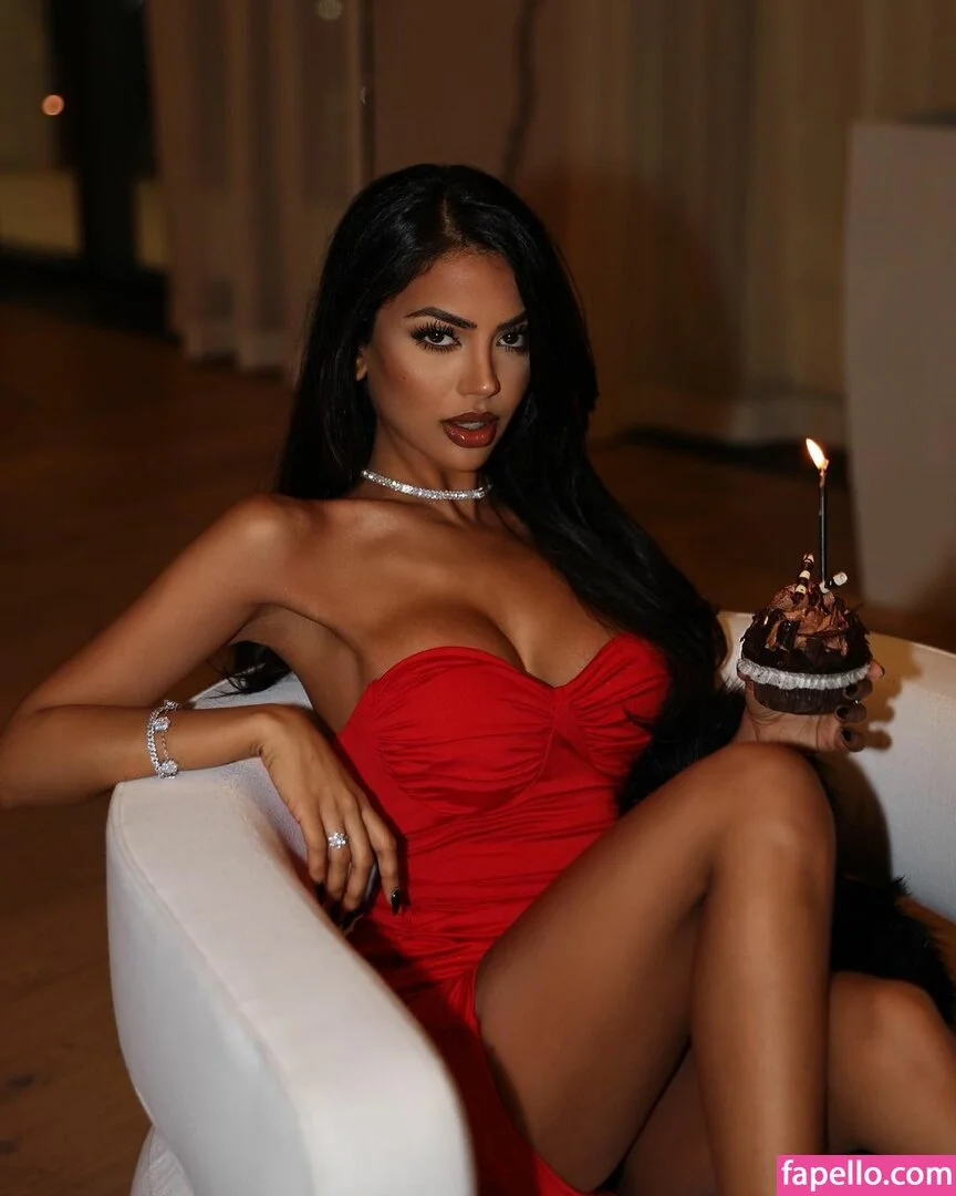 Aneeqa Farid Onlyfans Photo Gallery 