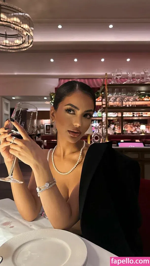 Aneeqa Farid Onlyfans Photo Gallery 