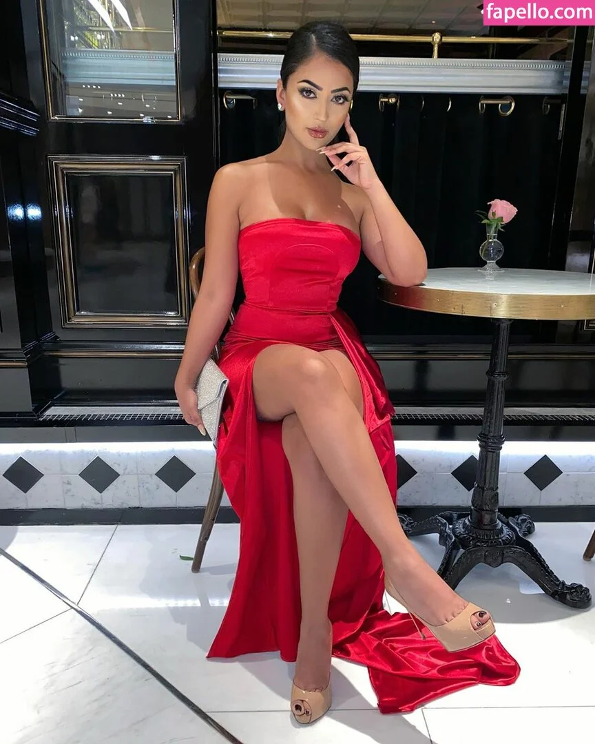 Aneeqa Farid Onlyfans Photo Gallery 