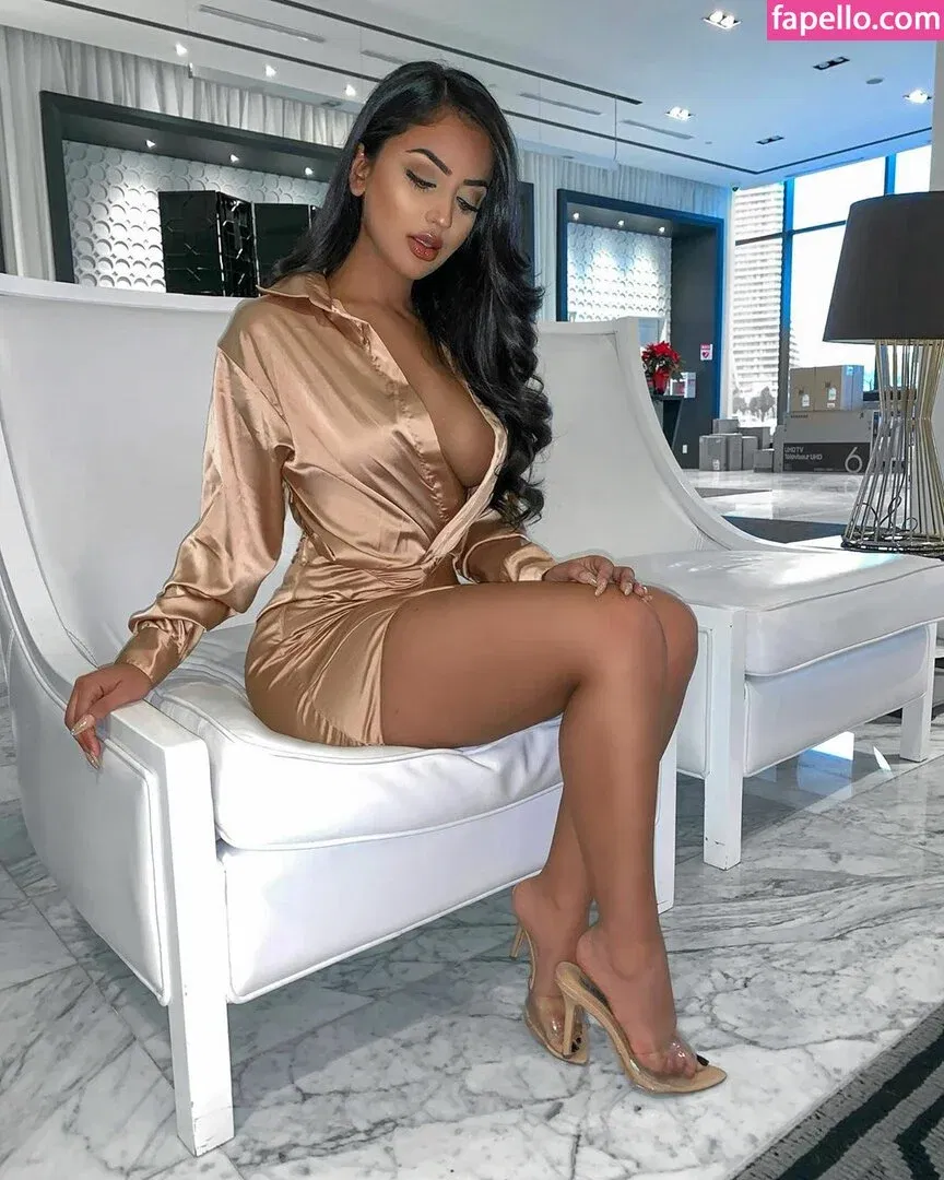 Aneeqa Farid Onlyfans Photo Gallery 