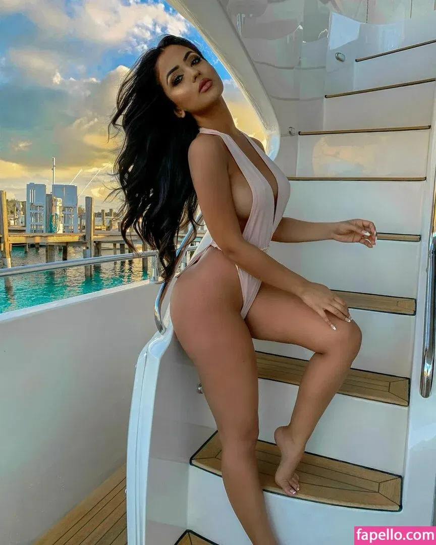 Aneeqa Farid Onlyfans Photo Gallery 