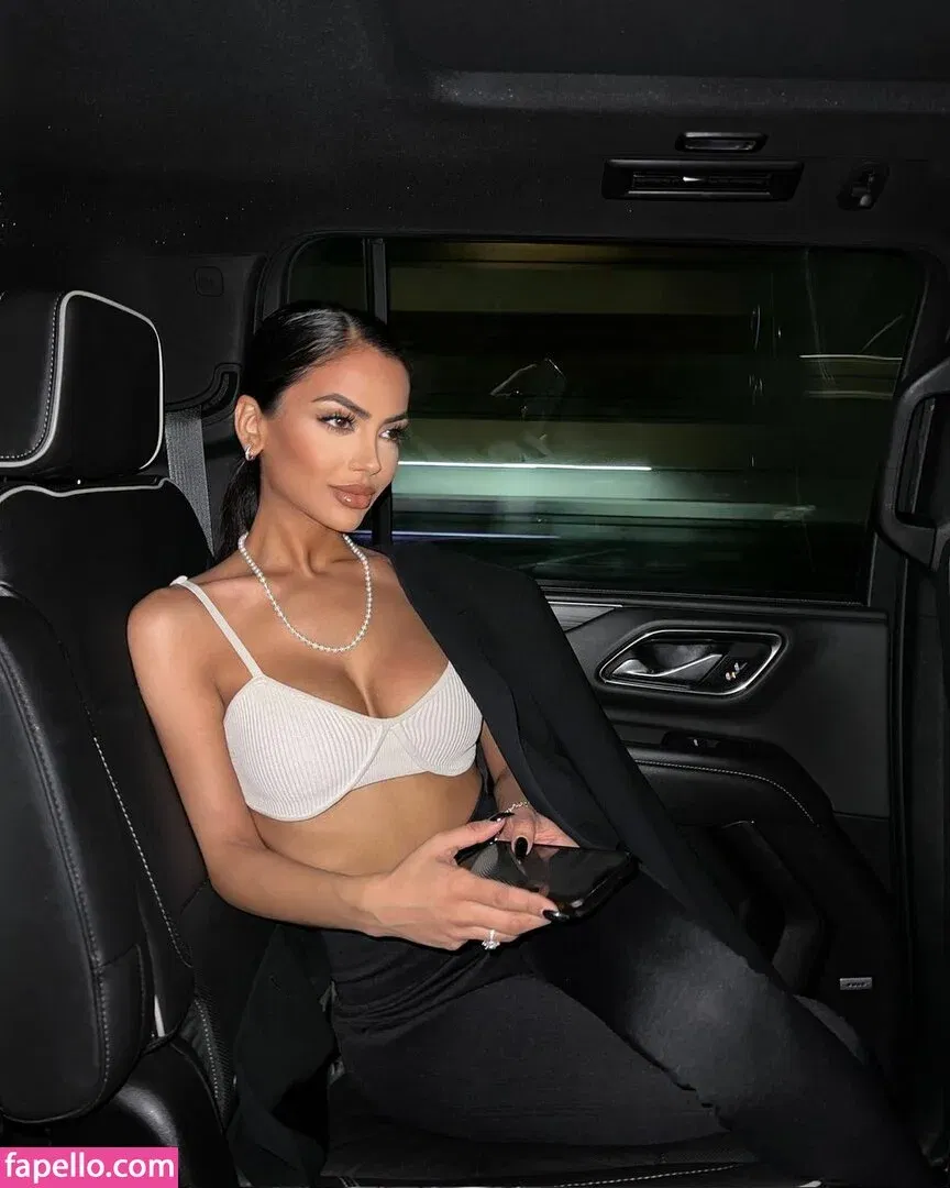 Aneeqa Farid Onlyfans Photo Gallery 