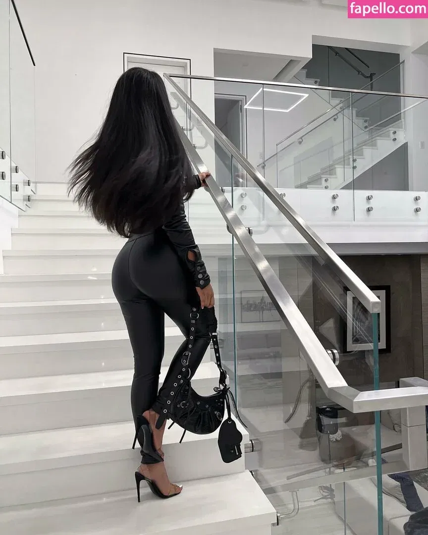 Aneeqa Farid Onlyfans Photo Gallery 