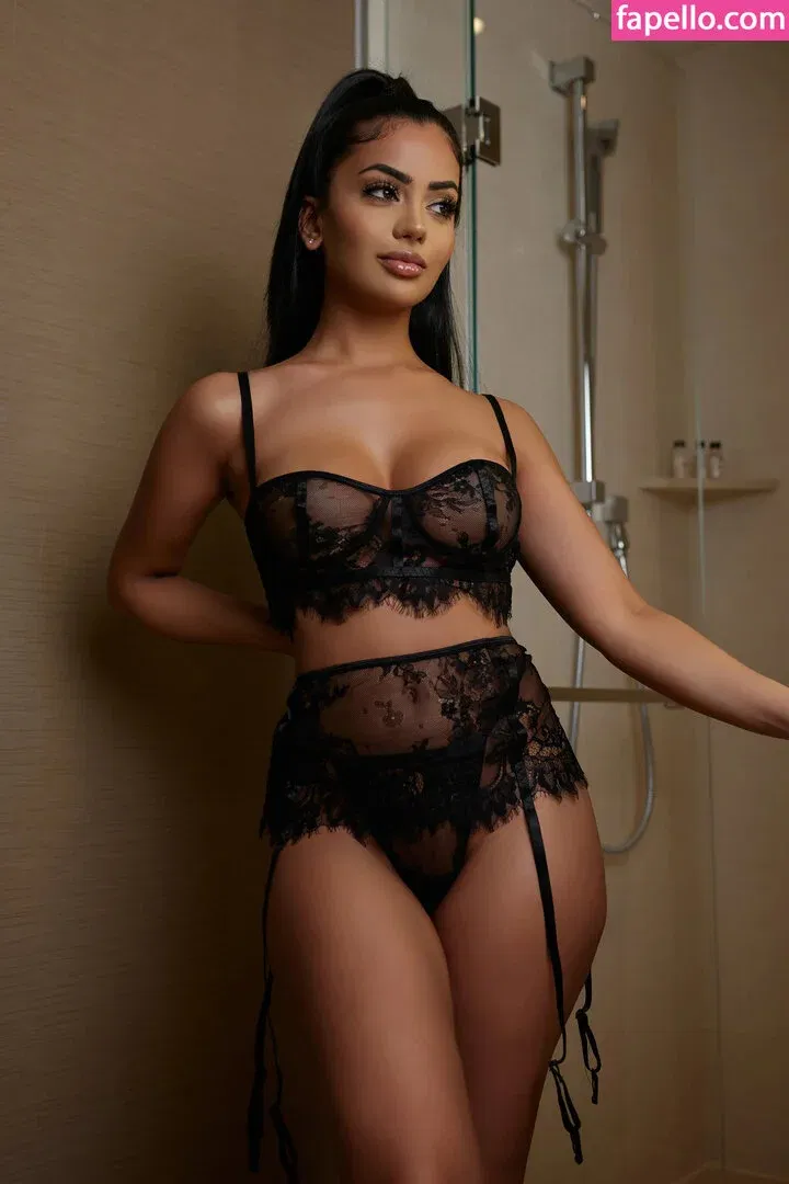 Aneeqa Farid Onlyfans Photo Gallery 