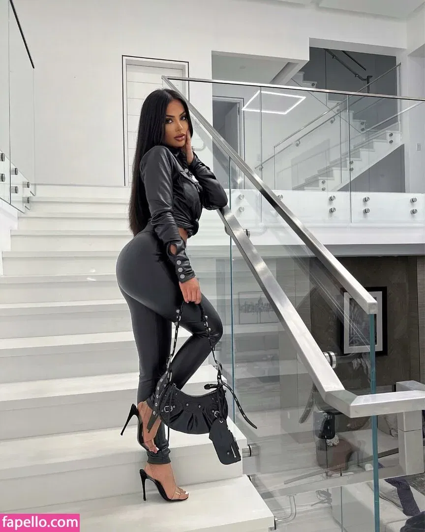 Aneeqa Farid Onlyfans Photo Gallery 