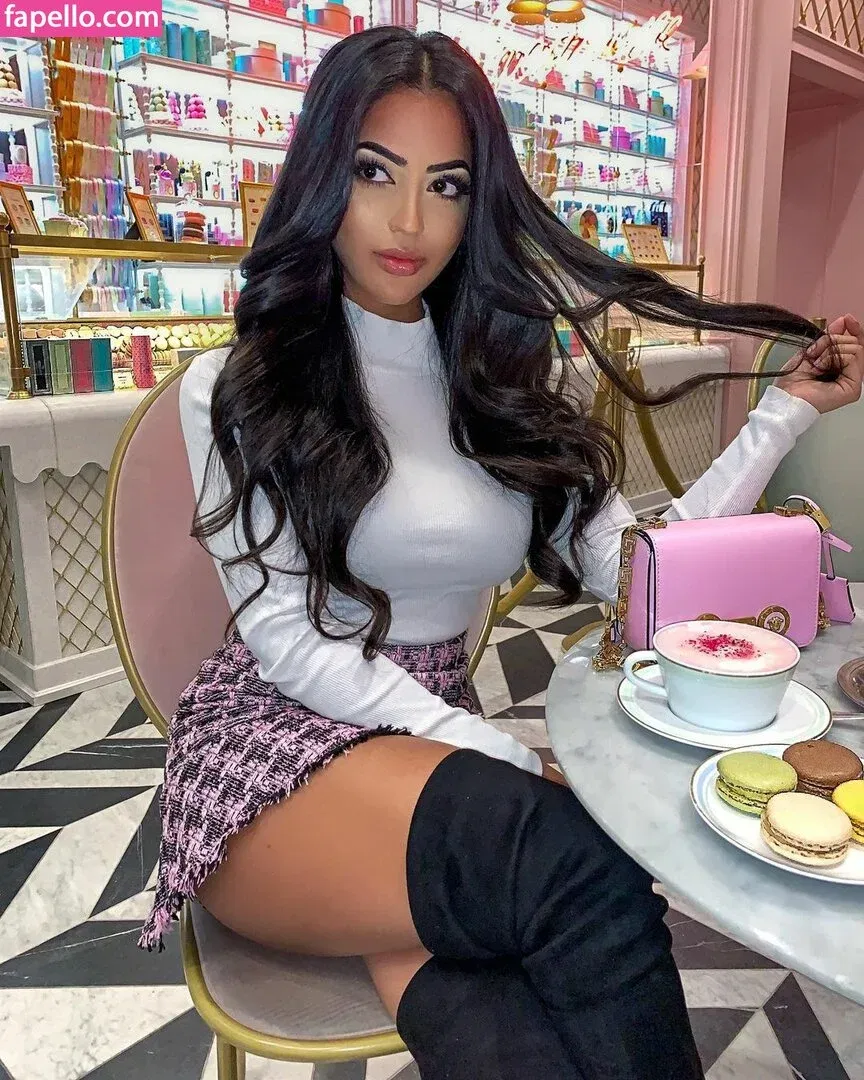 Aneeqa Farid Onlyfans Photo Gallery 