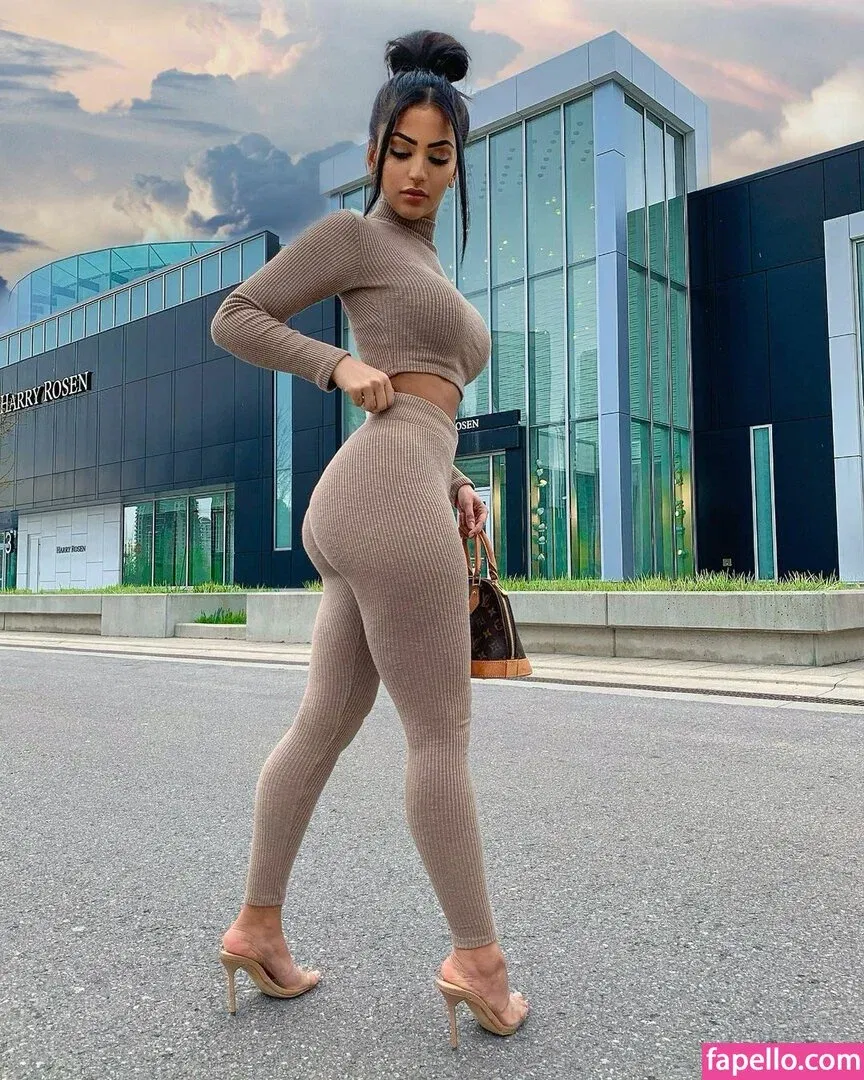 Aneeqa Farid Onlyfans Photo Gallery 