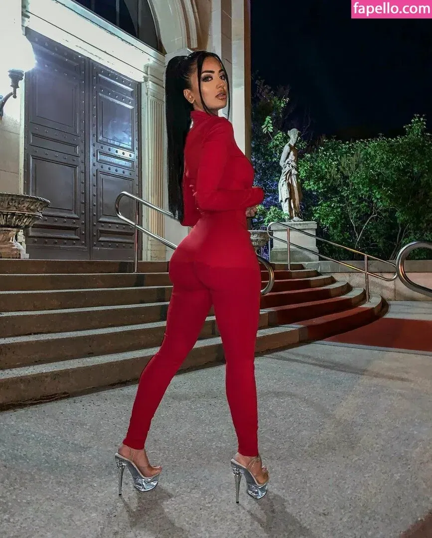 Aneeqa Farid Onlyfans Photo Gallery 