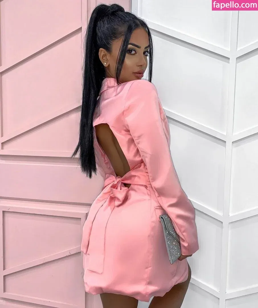 Aneeqa Farid Onlyfans Photo Gallery 