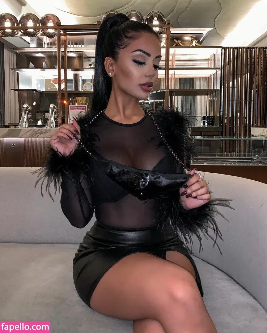 Aneeqa Farid Onlyfans Photo Gallery 