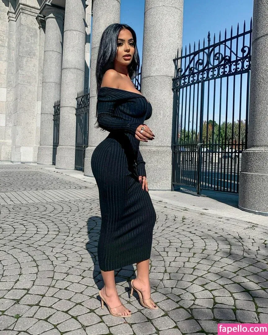 Aneeqa Farid Onlyfans Photo Gallery 