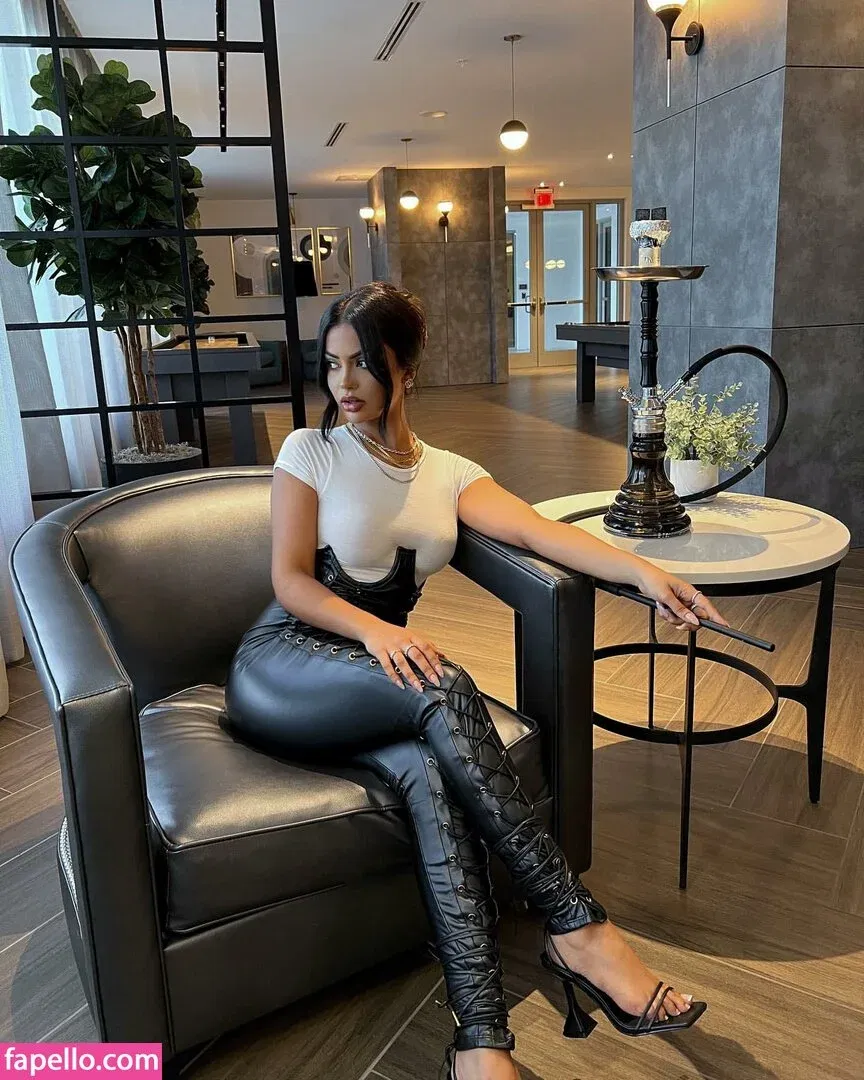 Aneeqa Farid Onlyfans Photo Gallery 