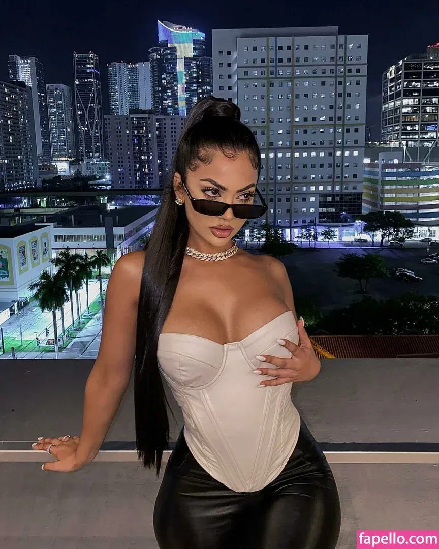 Aneeqa Farid Onlyfans Photo Gallery 