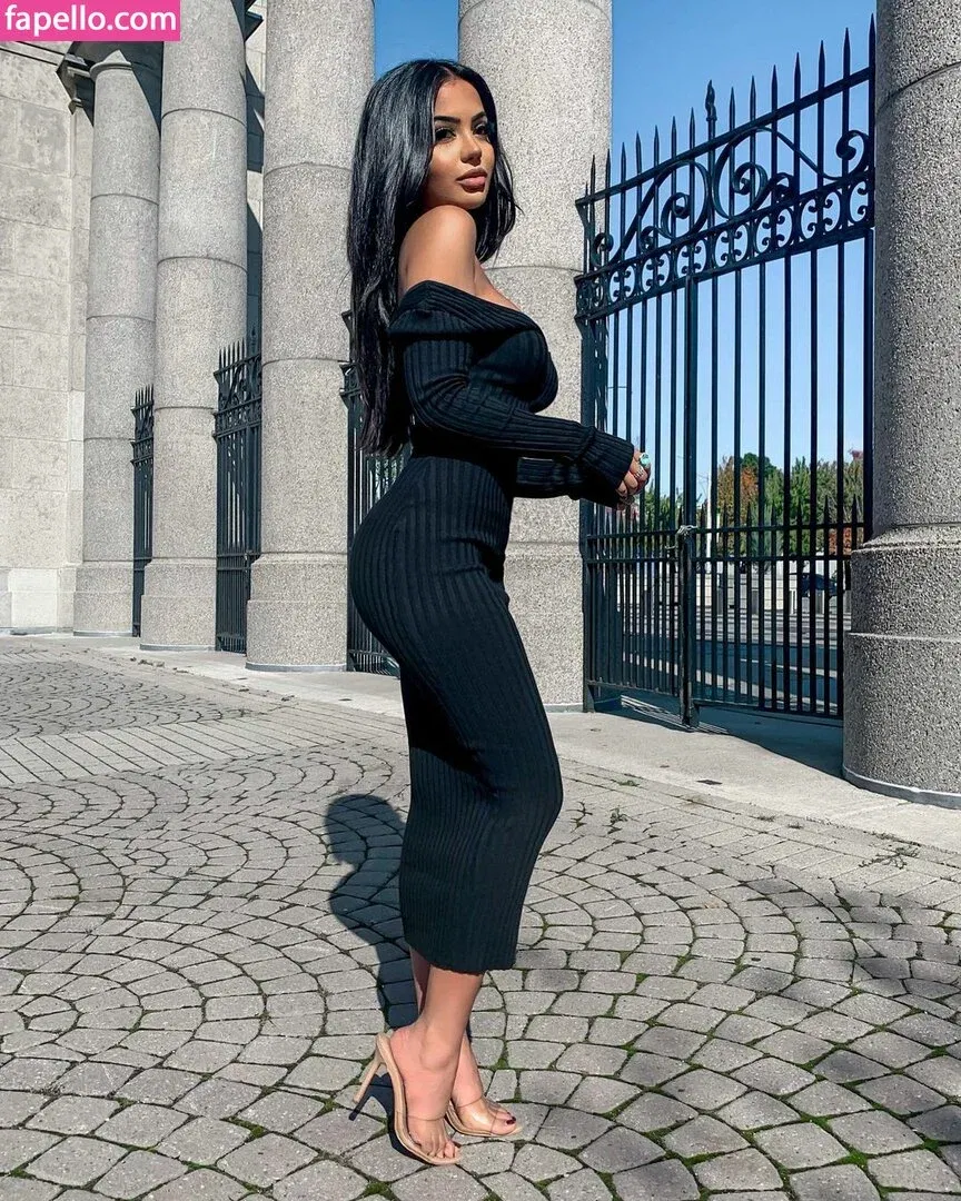 Aneeqa Farid Onlyfans Photo Gallery 