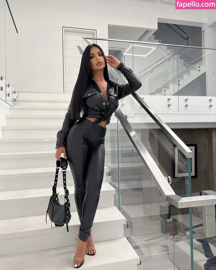 Aneeqa Farid Onlyfans Photo Gallery 