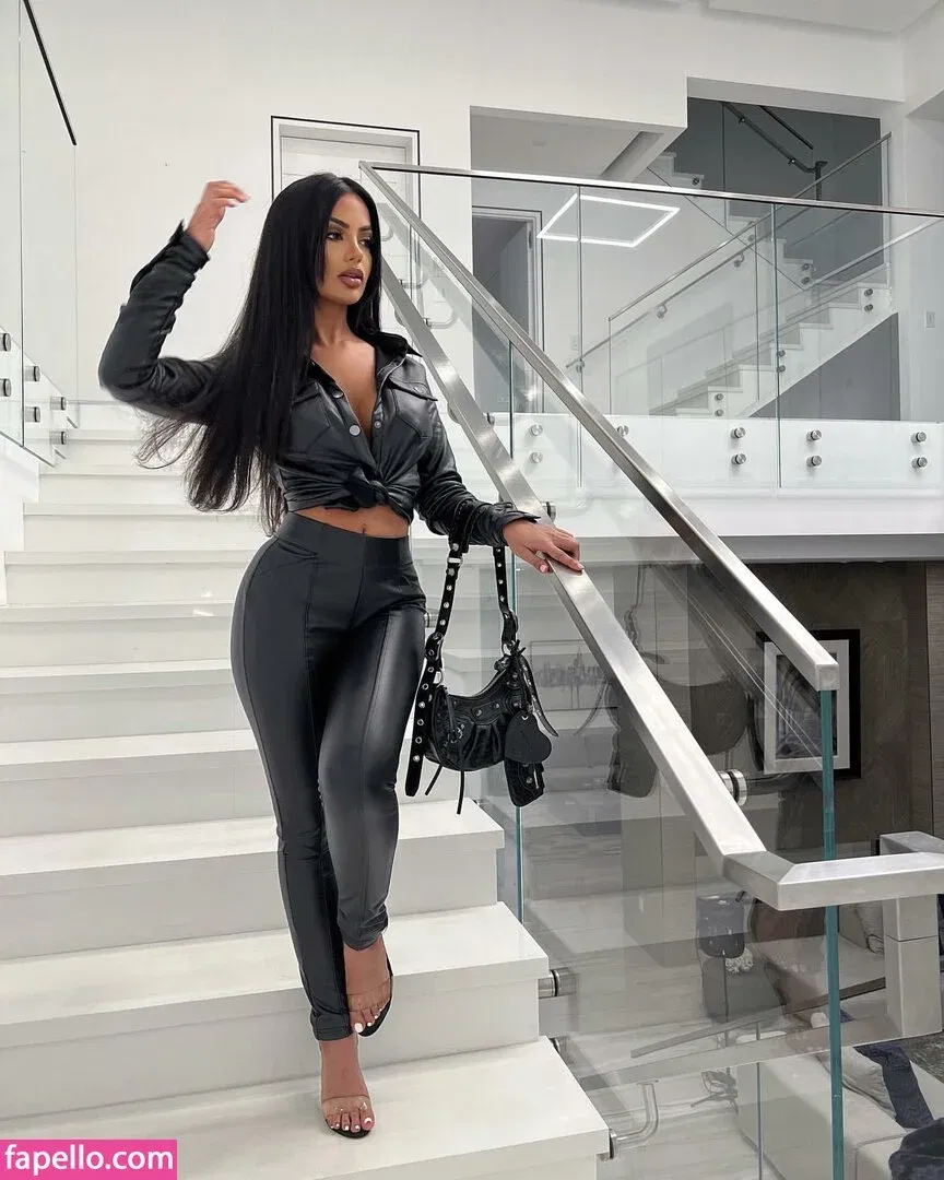 Aneeqa Farid Onlyfans Photo Gallery 