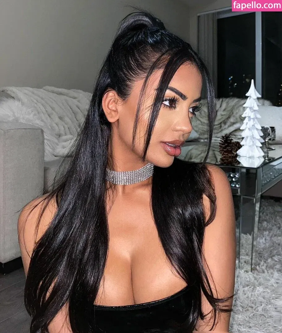 Aneeqa Farid Onlyfans Photo Gallery 