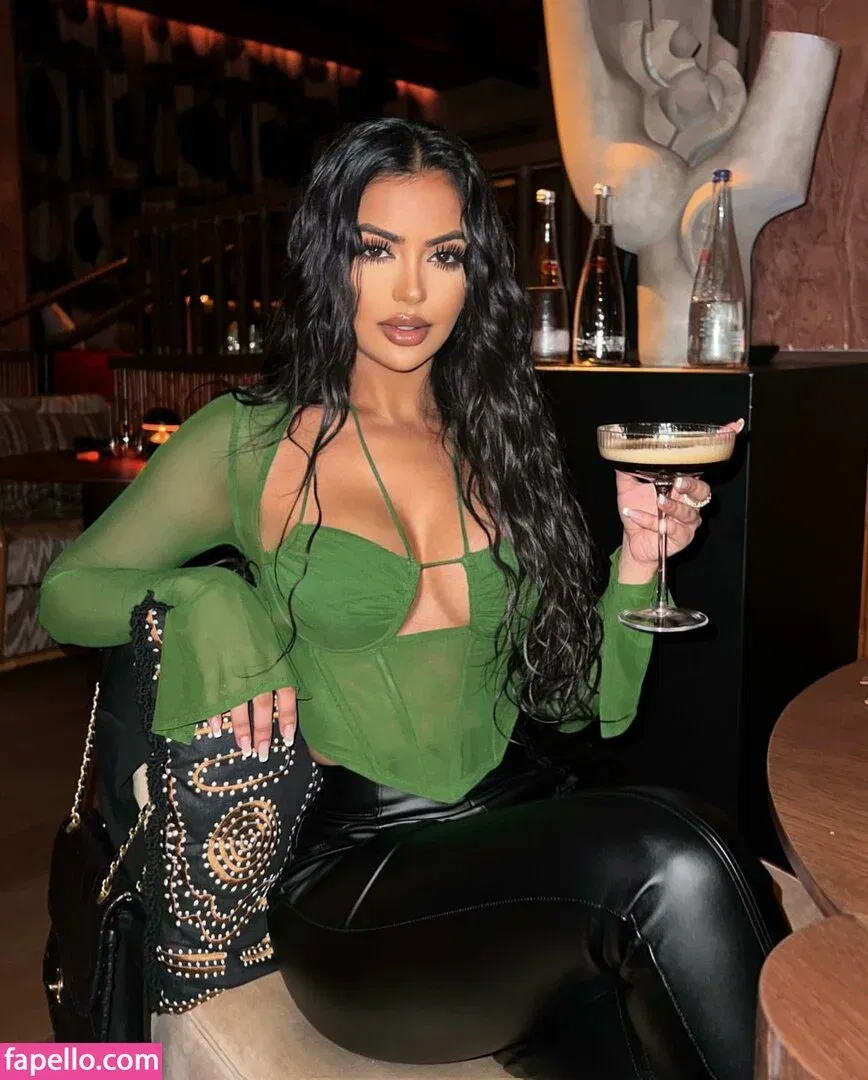 Aneeqa Farid Onlyfans Photo Gallery 