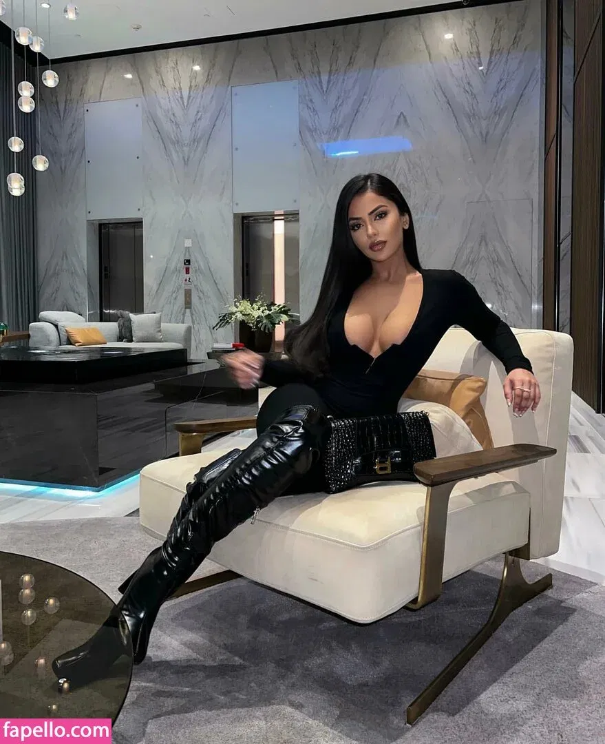 Aneeqa Farid Onlyfans Photo Gallery 