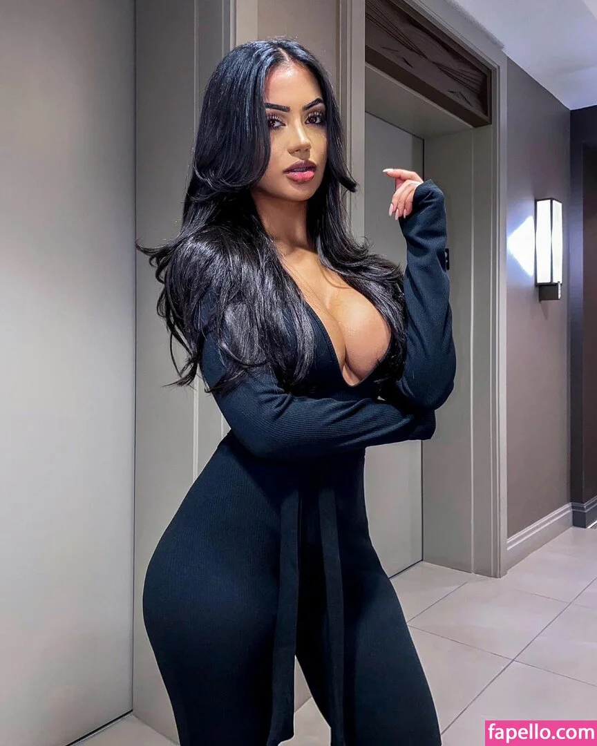 Aneeqa Farid Onlyfans Photo Gallery 