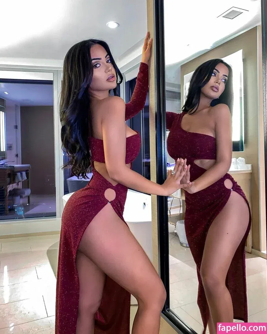 Aneeqa Farid Onlyfans Photo Gallery 