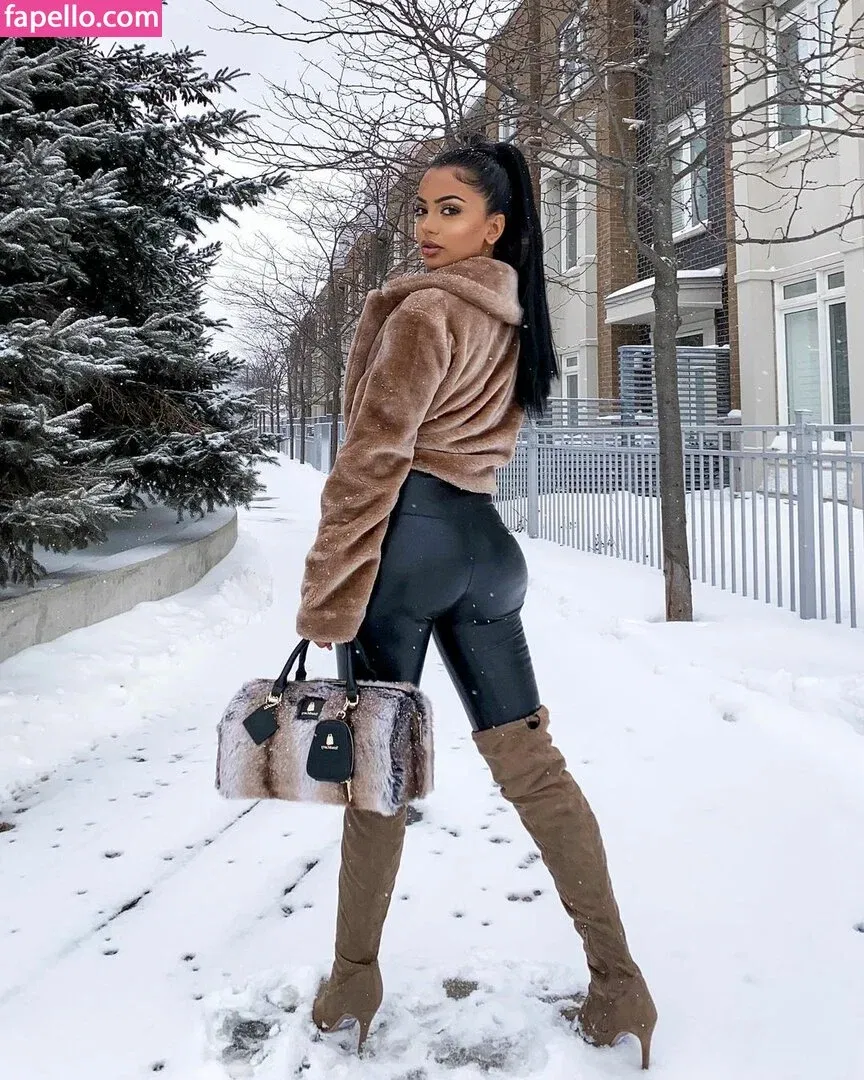 Aneeqa Farid Onlyfans Photo Gallery 