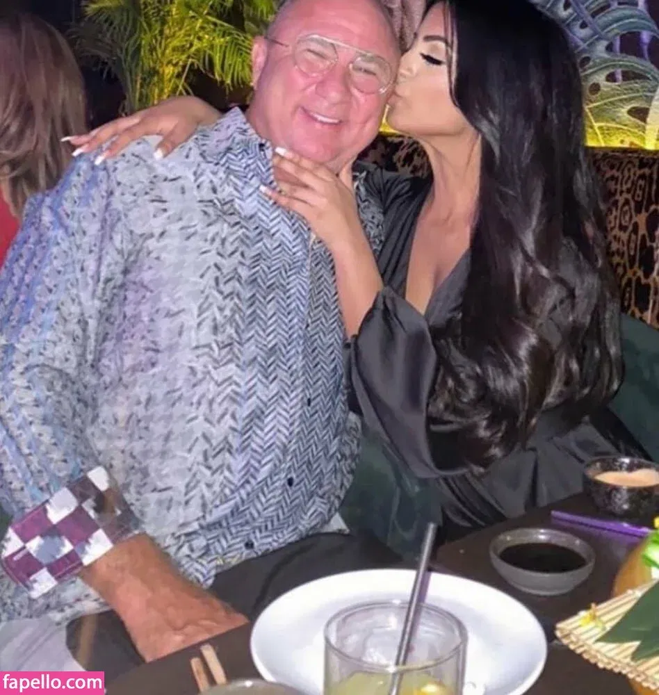 Aneeqa Farid Onlyfans Photo Gallery 