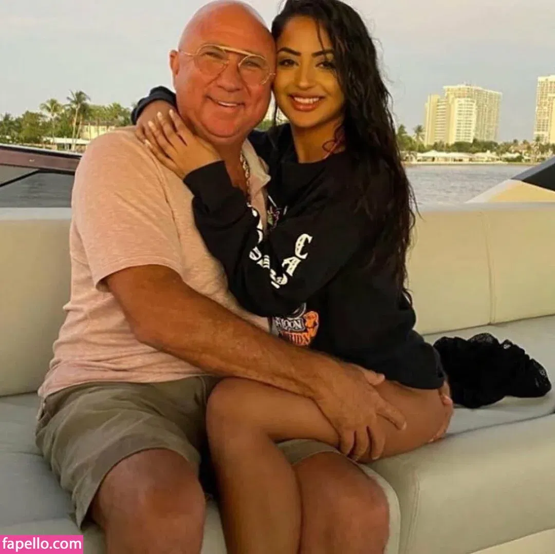 Aneeqa Farid Onlyfans Photo Gallery 