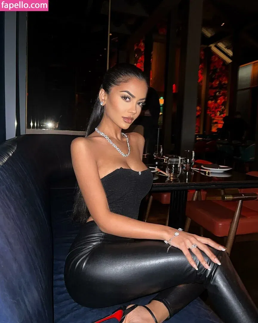 Aneeqa Farid Onlyfans Photo Gallery 