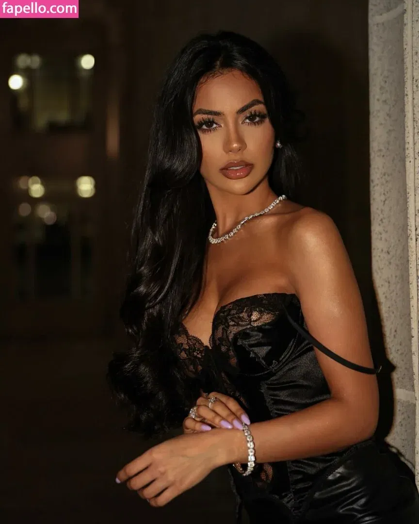 Aneeqa Farid Onlyfans Photo Gallery 