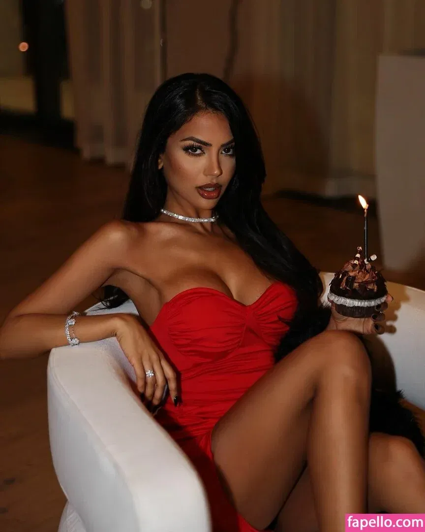 Aneeqa Farid Onlyfans Photo Gallery 