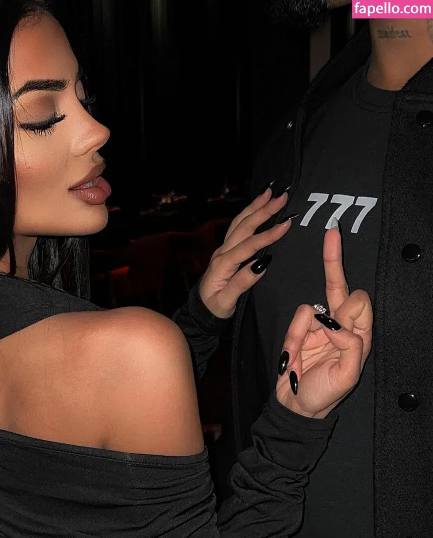 Aneeqa Farid Onlyfans Photo Gallery 