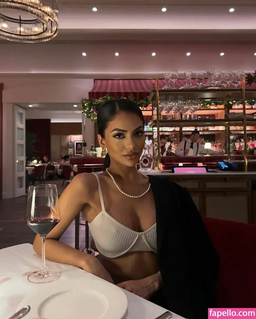 Aneeqa Farid Onlyfans Photo Gallery 