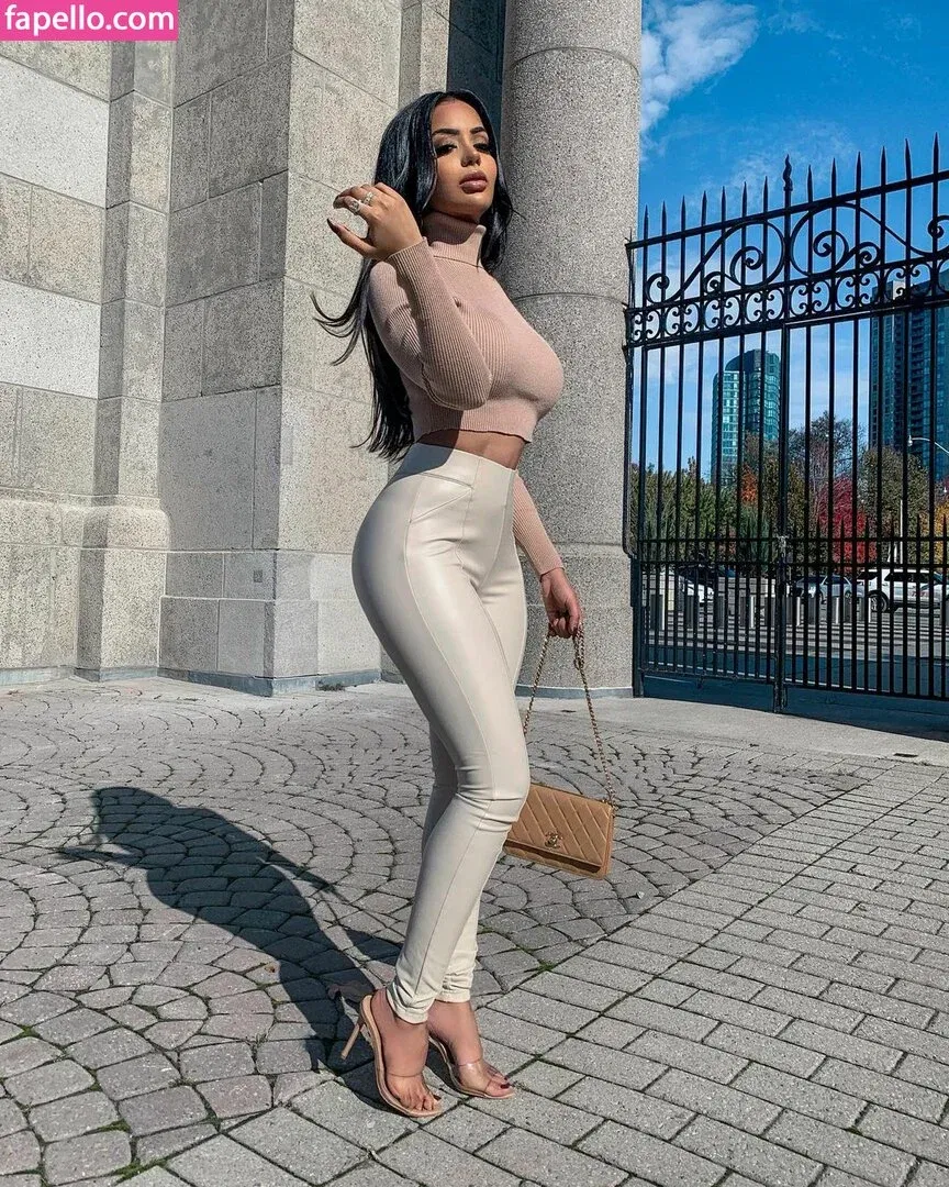 Aneeqa Farid Onlyfans Photo Gallery 